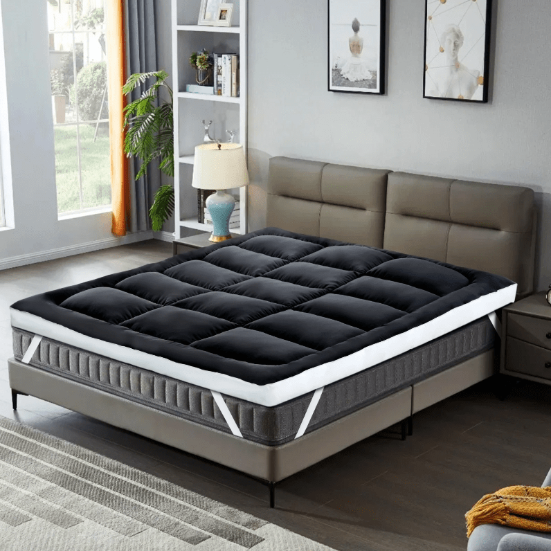 Mattress Topper Cozy & Snug - Front Reverse White & Black - myhomestyle.pk