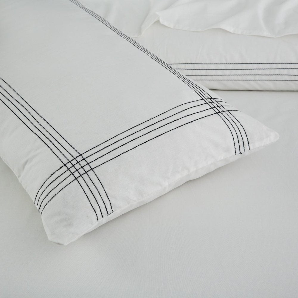 8 PCS LUXURY DUVET SET - 1265 - myhomestyle.pk